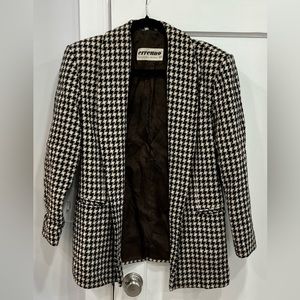 Women’s Authentic Erreuno Italian Wool Houndstooth Blazer. Size 44